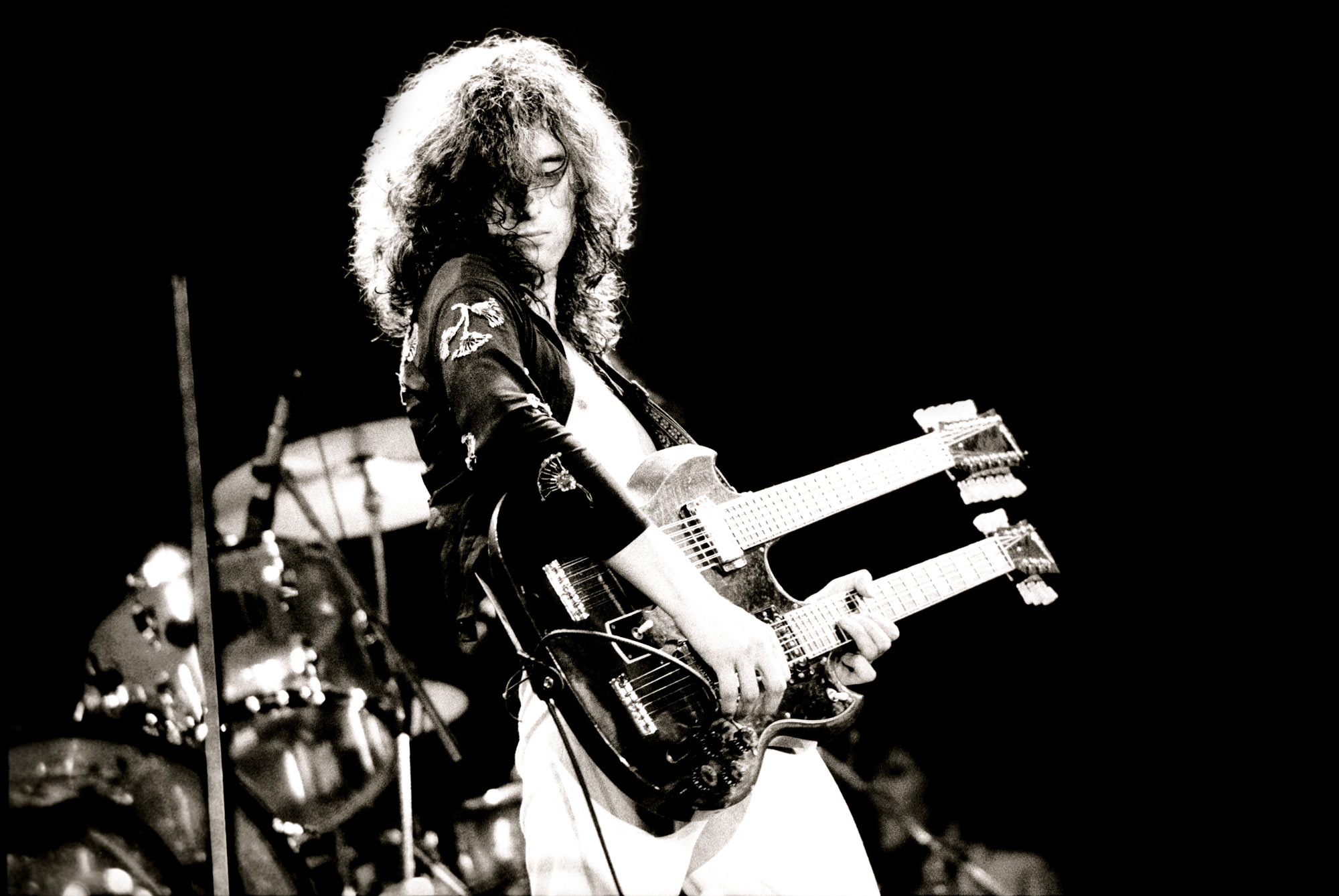 123 ROCK | Led Zeppelin | Robert Plant (Robert Anthony Plant) - August 20, 1948 - West Bromwich, Staffordshire, England, United Kingdom - Lead Vocals, Backing Vocals, Acoustic Guitar, Bass Guitar, Tambourine, Harmonica (1968 - 1980) (1994) (1998), Jimmy Page (James Patrick Page) - January 9, 1944 - Heston, Middlesex, London, England, United Kingdom - Electric Guitars, Rhythm Guitar, Acoustic Guitar, Twelve-string Guitar, Pedal Steel Guitars, Lap Steel Guitar, Slide Guitar, Double Neck Guitar with Six-String and Twelve-String, Bass Guitar, Mandolin, Theremin, Banjo, Dulcimer, The Gizmo, Backing Vocals (1968 - 1980) (1994) (1998), John Paul Jones (John Baldwin) - January 3, 1946 - Sidcup, Kent, London, England, United Kingdom - Bass Guitar, Guitar, Mandolin, Double Bass, Keyboards, Organ, Piano, Acoustic Piano, Electric Piano, Mellotron, Synthesizer, VCS3 Synthesizer, Hohner Clavinet, Hammond Organ, Harpsichord, Moog Synthesizer, Bass Guitar Effects Unit, Recorder, Backing Vocals (1968 - 1980), John Bonham (John Henry Bonham) (Also called : Bonzo, The Beast, Powerhouse) - May 31, 1948 - Redditch, Worcestershire, England, United Kingdom - Drums, Percussions, Timpani, Backing Vocals (1968 - 1980) | Genre : Hard Rock, Heavy Metal, Blues Rock, Folk Rock, Progressive Rock, Psychedelic Rock | Live | Concert | Photo | 24 | Photograph