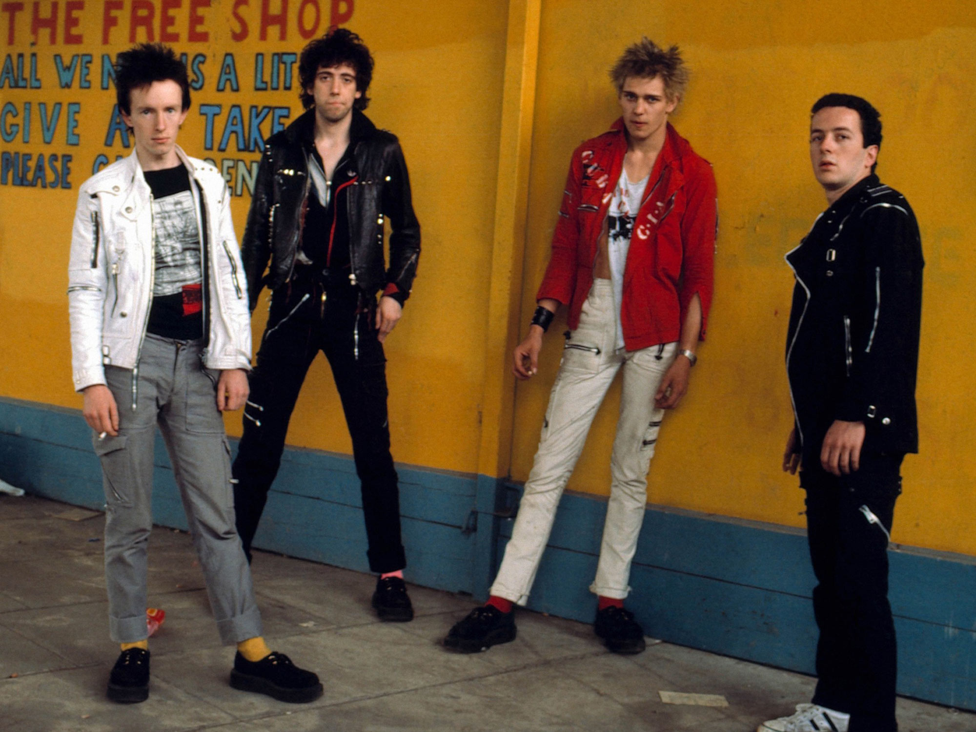 123 ROCK | The Clash | Joe Strummer (John Graham Mellor) - 21 August 1952 - Ankara, Turkey - (Lead Vocals, Rhythm Guitar, Backing Vocals, Lead Guitar, Harmonica, Piano) - (1976-1986), Mick Jones (Michael Geoffrey Jones) - 26 June 1955 - Wandsworth, London, England, United Kingdom - (Lead Guitar, Lead Vocals, Backing Vocals, Keyboard, Harmonica, Piano, Sound Effects) - (1976-1983), Paul Simonon (Paul Gustave Simonon) - 15 December 1955 - Thornton Heath, London, Croydon, England, United Kingdom - (Bass Guitar, Backing Vocals, Lead Vocals) - (1976-1986), Topper Headon (Nicholas Bowen Headon) - 30 May 1955 - Bromley, Kent, England, United Kingdom - (Drums, Percussions, Bass Guitar, Piano) - (1977-1982), Tory Crimes (Terry Chimes) - 5 July 1956 - Stepney, London, England, United Kingdom - (Drums) - (1976-1977) (1982-1983), Keith Levene (Julian Keith Levene) - 18 July 1957 - Muswell Hill, Wood Green, Haringey, London, England, United Kingdom - (Guitar) - (1976-1977), Nick Sheppard - 28 November 1960 - Bristol, England, United Kingdom - (Lead Guitar, Backing Vocals, Lead Vocals) - (1983-1986), Vice White (Gregory Stuart Lee) - 31 March 1960 - Marylebone, London, England, United Kingdom - (Guitar) - (1983-1986), Pete Howard - 1960 - England, United Kingdom - (Drums) - (1983-1986) | Combat Rock - 1982, Give 'Em Enough Rope - 1978, London Calling - 1979, The Clash (Album) - 1977 | The Clash (Album) - 1977, Career Opportunities, Complete Control, Garageland, Hate And War, I Fought The Law, I'm So Bored With The USA, Janie Jones, Police & Thieves, What's My Name, White Riot | London Calling (Album) - 1979, Clampdown, London Calling, Train In Vain (Stand by Me) | Combat Rock (Album) - 1982, Rock The Casbah, Should I Stay Or Should I Go | Live - Concert - University of Sussex - Falmer - Brighton - East Sussex - England - United Kingdom - May 25, 1977 | Live - National Society of French Television Programs - Antenne 2 - Un sur Cinq - Paris - France - Septembre 28, 1977 | Live - Concert - Schwabinger Brau - Munich - Germany - October 4, 1977 | Live - Concert - Belle Vue - Elizabethan Suite - Manchester - England - United Kingdom - November 15, 1977 | Live - Concert - Lyceum Theatre - City of Westminster - London - England - United Kingdom - December 28, 1978 | Live - Concert - The Lewisham Odeon - London - England - United Kingdom - February 18, 1980 | Live - Concert - Shea Stadium - Flushing - Queens - New York - New York (State) - United States of America (USA) - October 13, 1982 | Live - Concert - US Festival - Glen Helen Regional Park - San Bernardino - California - United States of America (USA) - May 28, 1983 | Genre : Punk Rock, New Wave, Reggae, Rock, Rockabilly, Funk, Ska, Dub, Post-punk, Experimental Rock | Music, Informations, Discography, Lead Singer, Album Infos, Song, Listen, Watch, Look, See, View, Photos, Clip, Live, Concerts, Album Covers, Videos, Photographs 